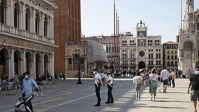 İtalya'da son 24 saatte 674 kişi hayatını kaybetti