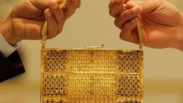 Lüks otomobil fiyatına altın çanta