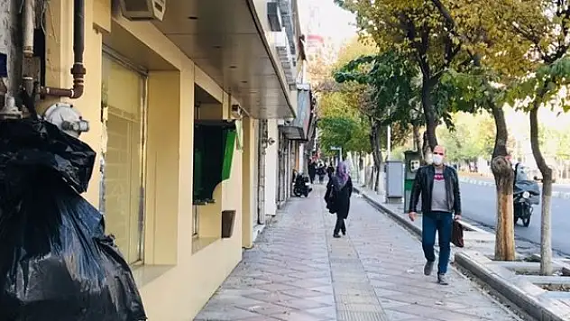 İran'da son 24 saatte 177 kişi Kovid-19'dan hayatını kaybetti