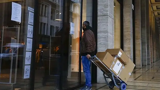 Kovid-19 salgını Almanya'da yaşayanların çalışma ve sosyal hayatını olumsuz etkiledi