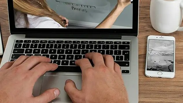 'Sivil üniversite' ADA'nın çevrim içi başlayacak eğitimlerine binlerce kişi başvurdu