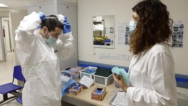 İtalya, COVID-19 aşısını 27 Aralık'ta ilk olarak sağlık çalışanlarına yapacak