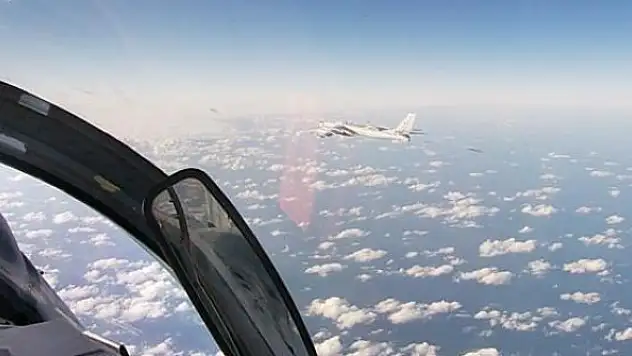 İki dev ülkenin bombardıman uçakları Pasifik'te devriye yaptı!