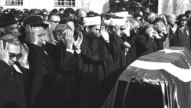 İsmet İnönü vefat etti