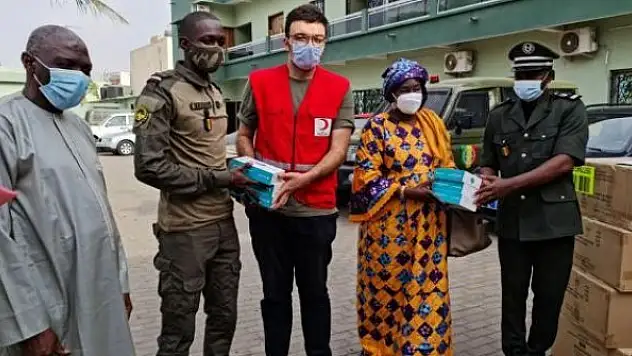 Türk Kızılay'dan Senegal'deki cezaevlerine maske ve ateşölçer desteği