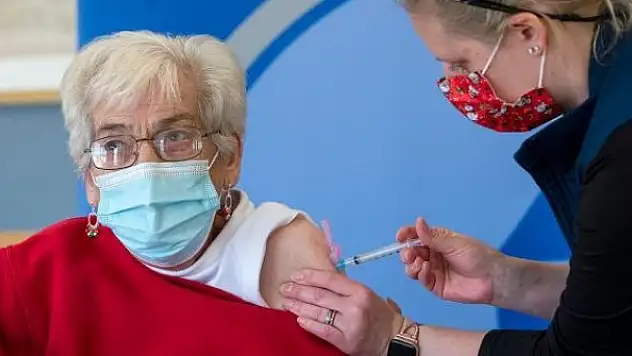 ABD'li doktor: Nüfusun yüzde 90'ının aşılanması gerekebilir