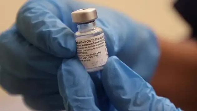 İrlanda Pfizer BioNTech koronavirüs aşısını onayladı