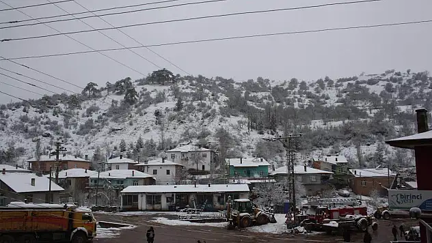 Derbent'te nisan ayında kar yağışı