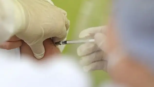 Almanya'da 8 kişiye yanlışlıkla 5 kat fazla doz aşı vuruldu