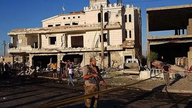 Suriye'nin kuzeyindeki Azez'de bombalı terör saldırılarında 2 sivil yaralandı