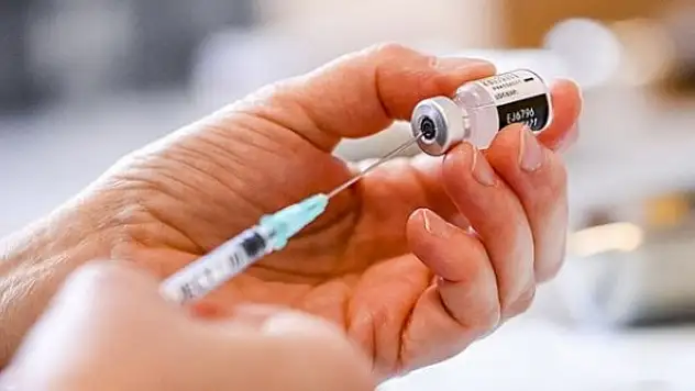 AB, Covid-19 aşısı olmayanları kayıt altına alacak