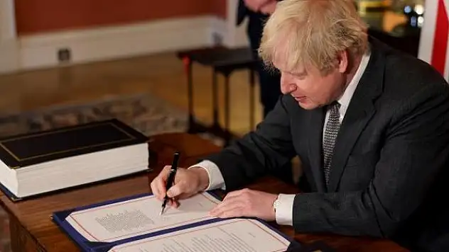 Başbakan Johnson, AB ile ticaret anlaşmasını imzaladı