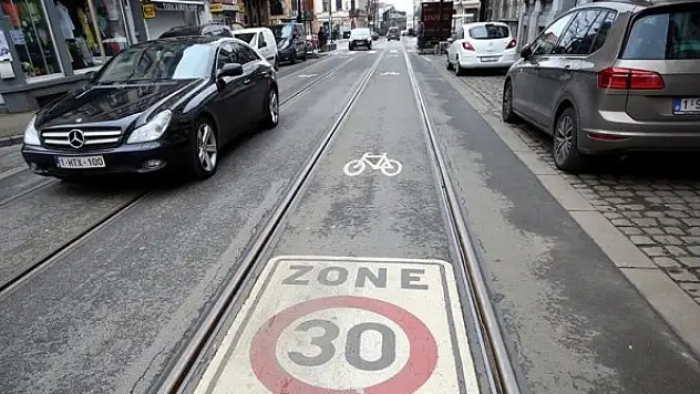 Brüksel'de araçlar için hız sınırı 30 kilometreye düşürüldü