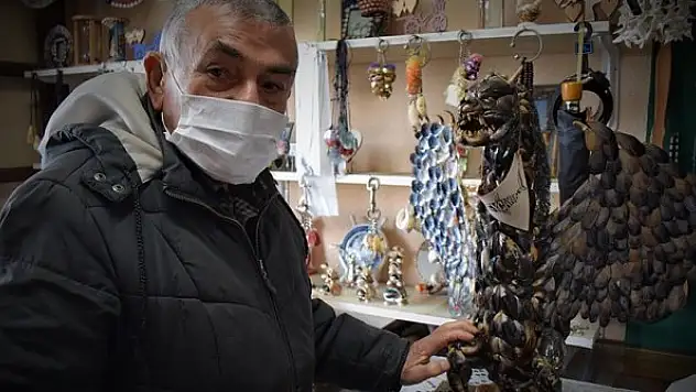 Deniz kabuklarından yaptığı eserler 55 yıldır evleri süslüyor