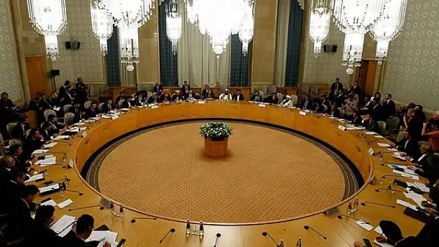 Afganistan müzakere heyeti Katar'a gitti