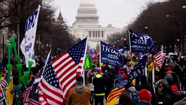 Trump destekçileri, beyzbol maçında 'Ya Trump ya Ölüm' yazılı pankart açtı