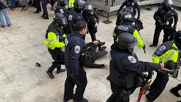 ABD Kongresinde çıkan çatışmada yaralanan bir polis memuru öldü