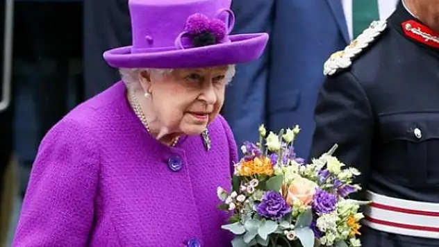 İngiltere Kraliçesi 2. Elizabeth COVID-19 aşısı oldu