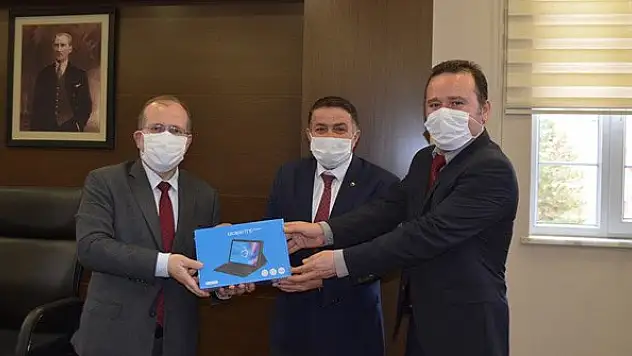 TOBB, ihtiyaç sahibi öğrenciler için Ilgın'a tablet gönderdi