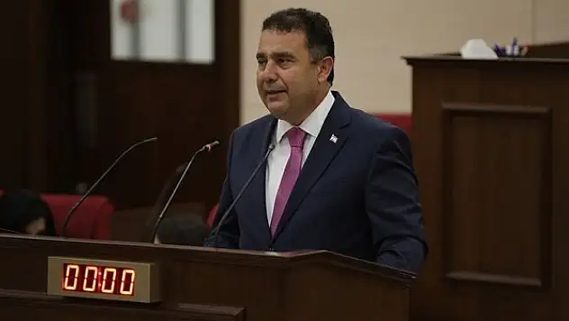 KKTC Başbakanı Saner erken seçim önerisinde bulundu