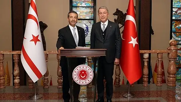 Bakan Akar KKTC Dışişleri Bakanı Ertuğruloğlu ile görüştü