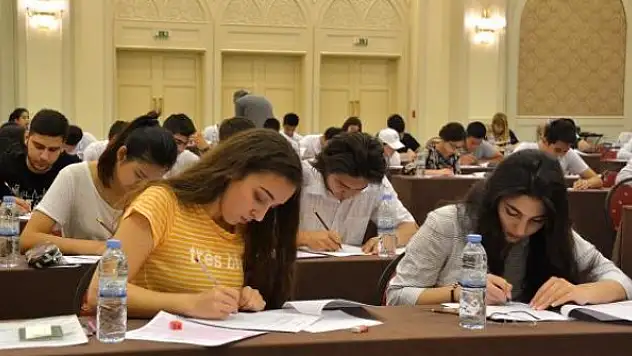 Özbekistan'daki üniversitelerde yüz yüze eğitim yeniden başladı