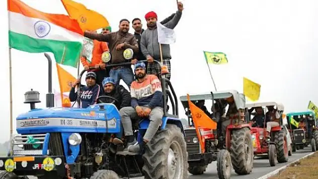 Hindistan'da tartışmalı tarım reformu askıya alındı