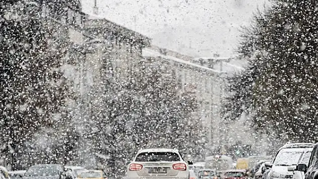 Başkentte yağmur ve kar yağışı etkili oluyor