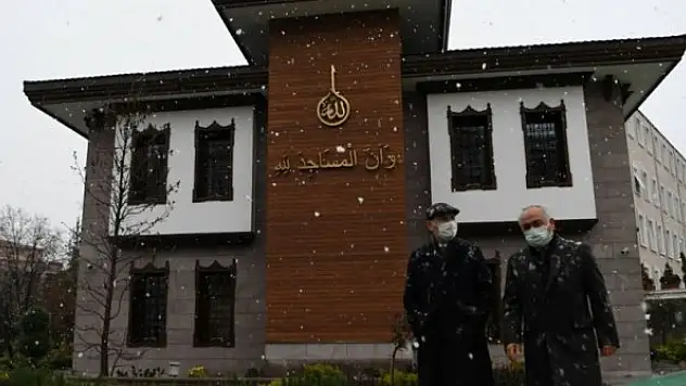 İçişleri Bakanı Soylu 'karda yürüyüş' fotoğraflarını paylaştı