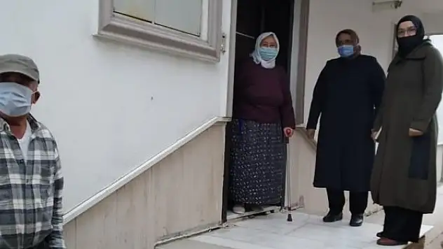 Yaşlıları yalnız bırakmıyorlar