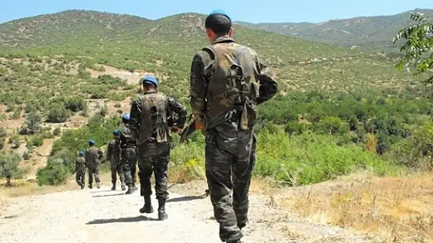 Hakkari'de askere ateş açıldı