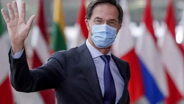 Hollanda'da hükümet istifa etti