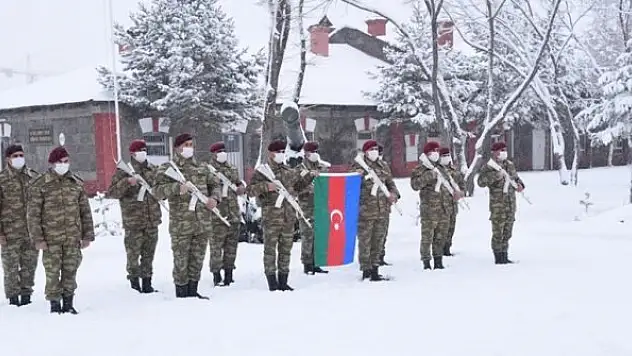 Azerbaycan askerleri 'Kış Tatbikatı' için Kars'ta