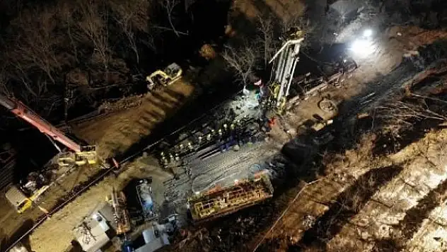Çin'de madende mahsur kalan 12 işçi 1 hafta sonra kurtarıldı