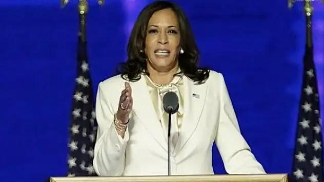 Kamala Harris, California Senatörlüğünden istifa etti