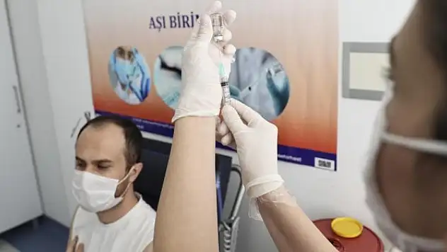 Sağlık çalışanlarına yönelik ilk doz aşılamada sona gelindi