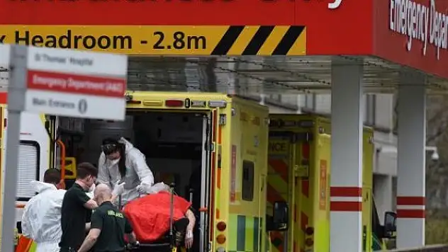 İngiltere'de son 24 saatte 1820 can kaybı