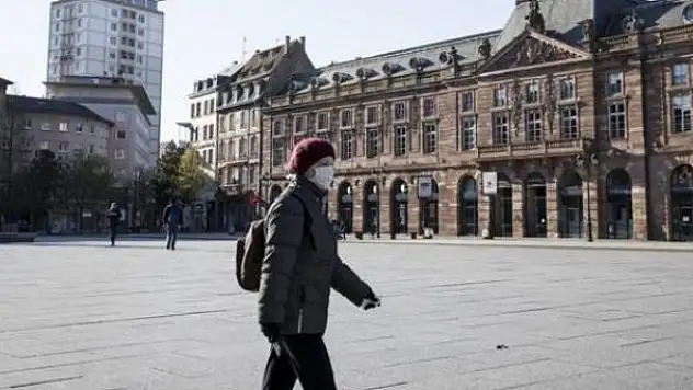 Fransa'da son 24 saatte 26 bin 784 yeni vaka