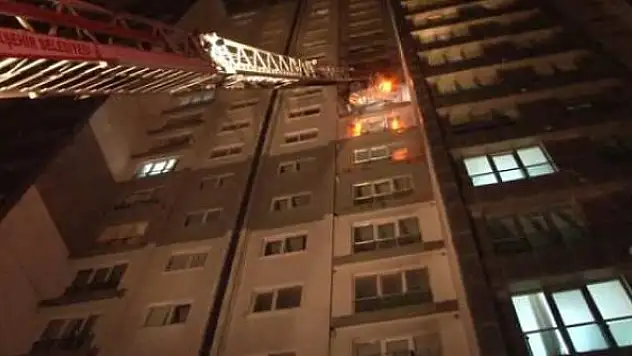 Esenyurt'ta 26 katlı binanın 6'ncı katında doğalgaz patlaması