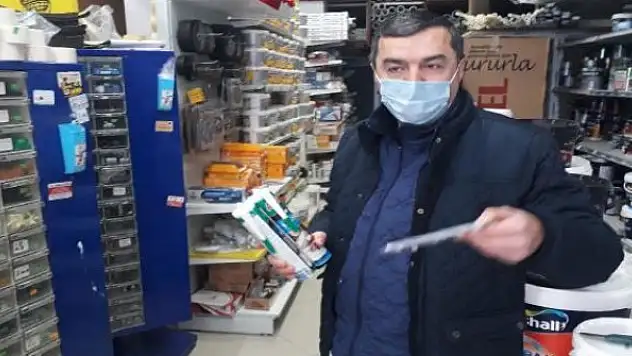 Önce çaldı sonra iade edip parasını aldı