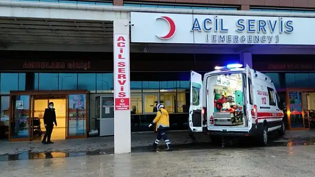 Evinin çatısından düşen kişi yaralandı
