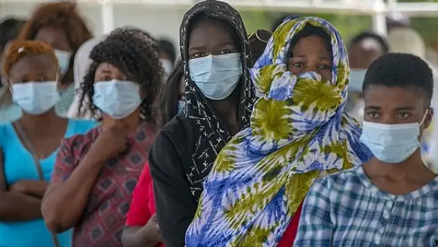 Kovid-19 aşılarına erişimdeki adaletsizlik dünyayı 'bağışıklık uçurumuyla' karşı karşıya bırakabilir