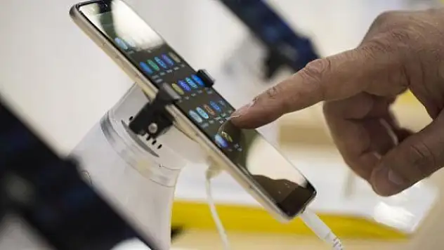 Akıllı telefon şirketleri Türkiye'de üretim için gün sayıyor