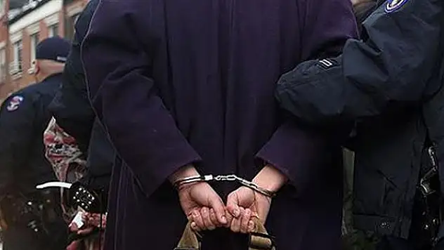 ABD'deki FETÖ okulunun müdürüne gözaltı