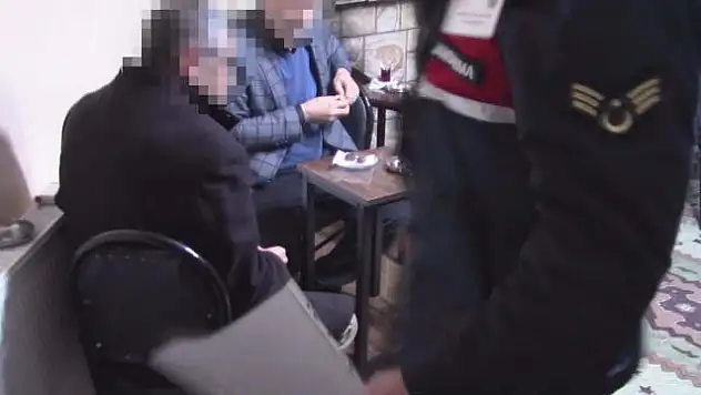 Yazlıkta kumar oynayan 11 kişiye 52 bin 855 lira ceza