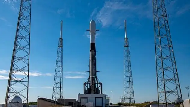 SpaceX'in tek seferde 143 uydu gönderme görevi ertelendi