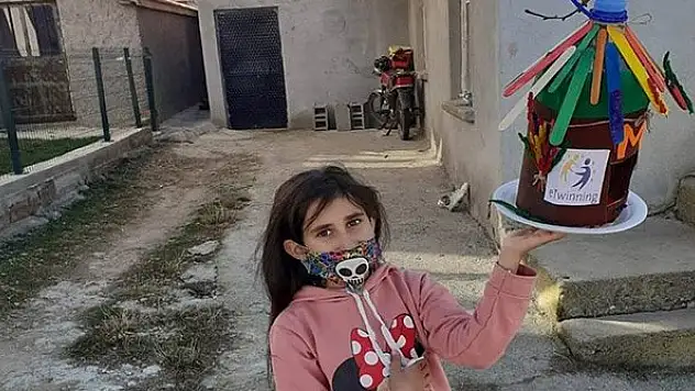 Yalıhüyük'te, ilkokul öğrencileri atık malzemelerden kuş yuvası yaptı