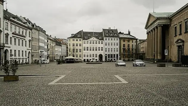 Danimarka Kovid-19 kısıtlamalarını 3 hafta daha uzattı