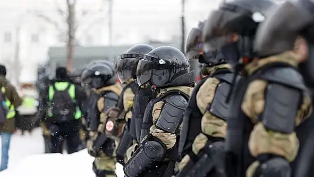 Rusya'da göstericiler Navalnıy'ın tutuklanmasını protesto etmek için tekrar sokakta