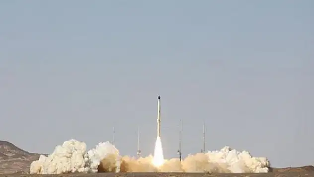 İran yeni yerli uydu taşıyıcısı Zülcenah'ı test etti